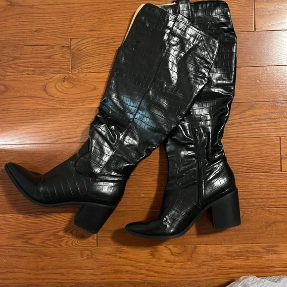 Journee Extra Wide Calf Women's Knee-high boot - Picture 4 of 8